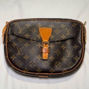 Authentic Louis Vuitton Crossbody purse